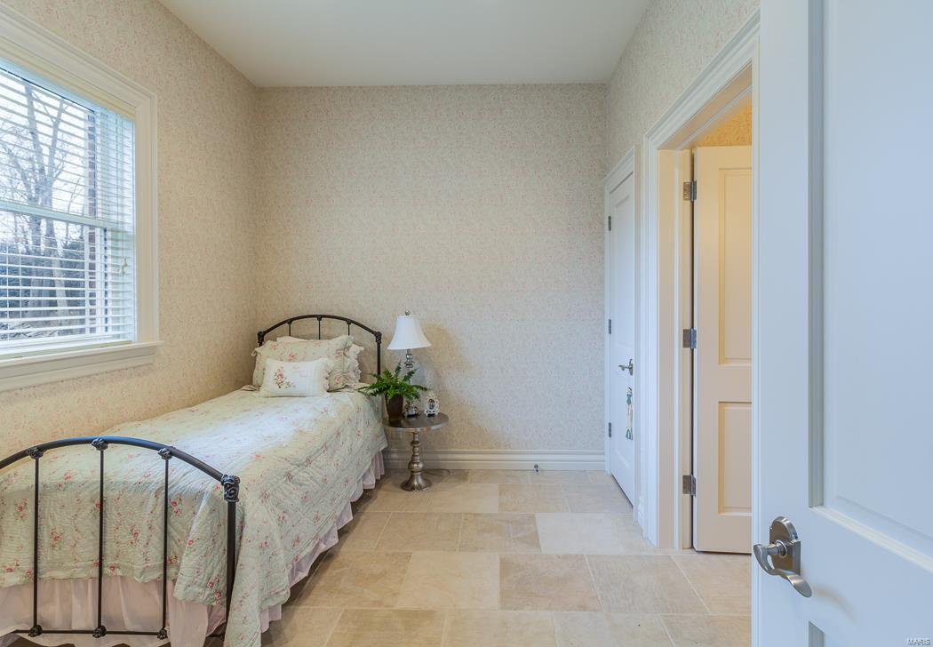 FOX RUN MANORS - Residential