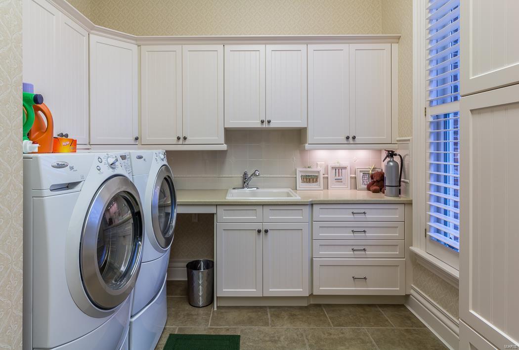 FOX RUN MANORS - Residential