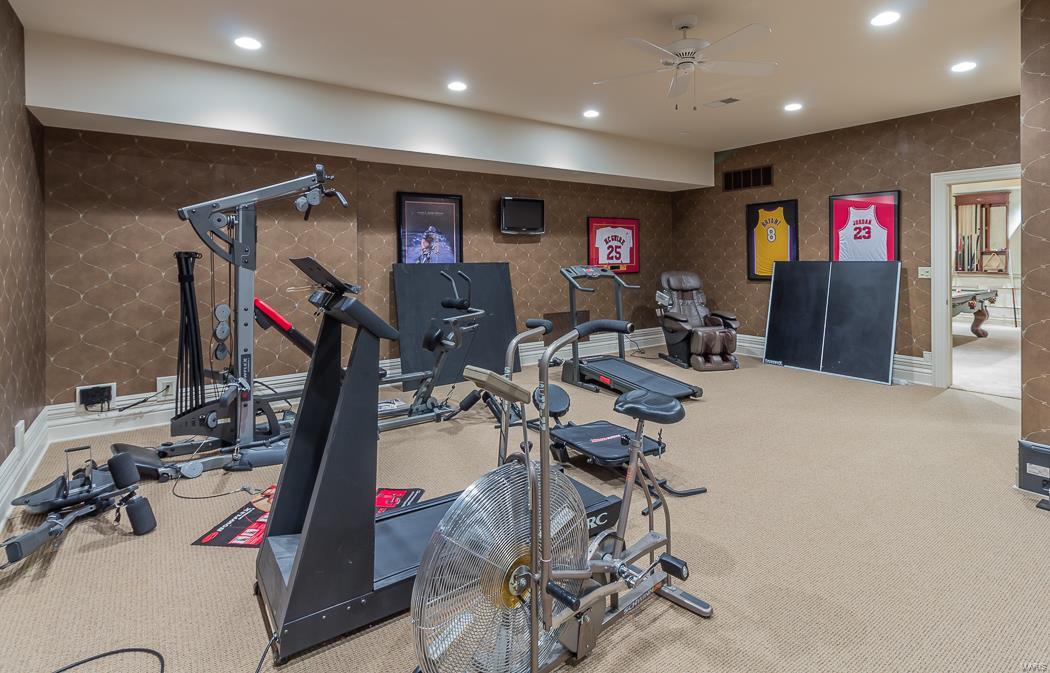 FOX RUN MANORS - Residential