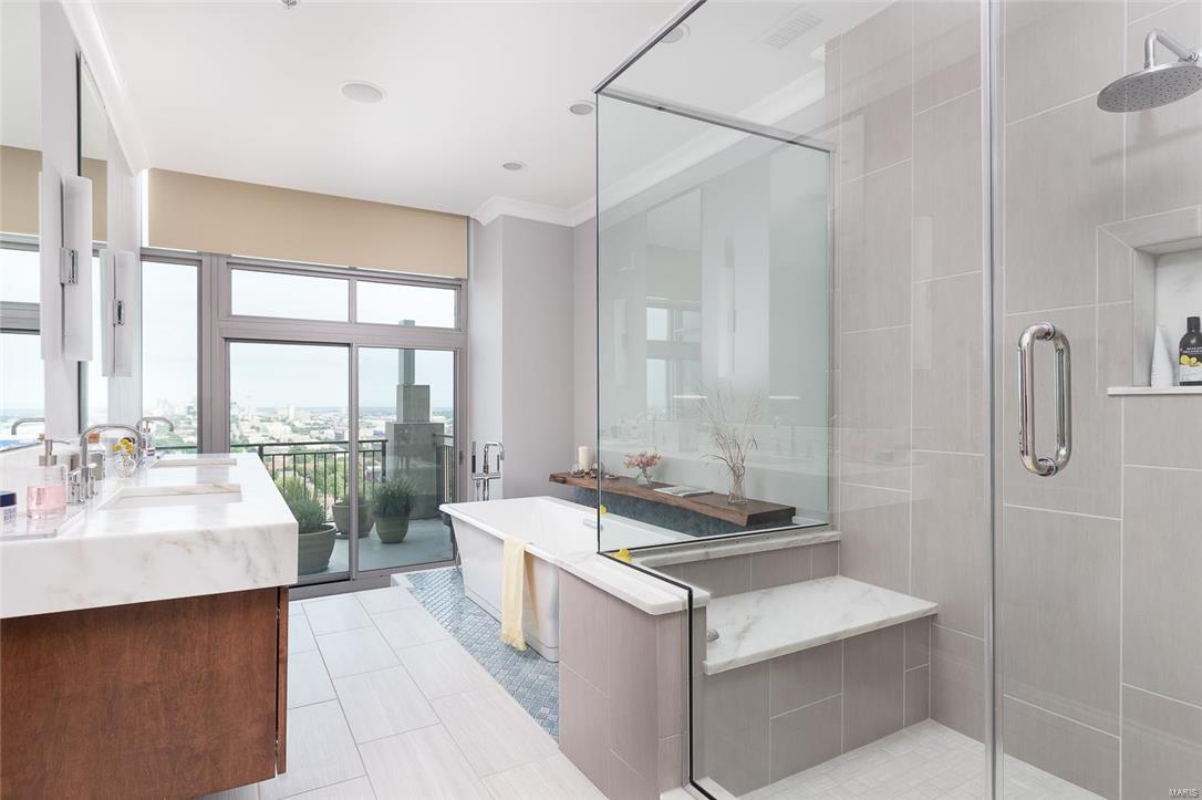 Park East Tower - Residential