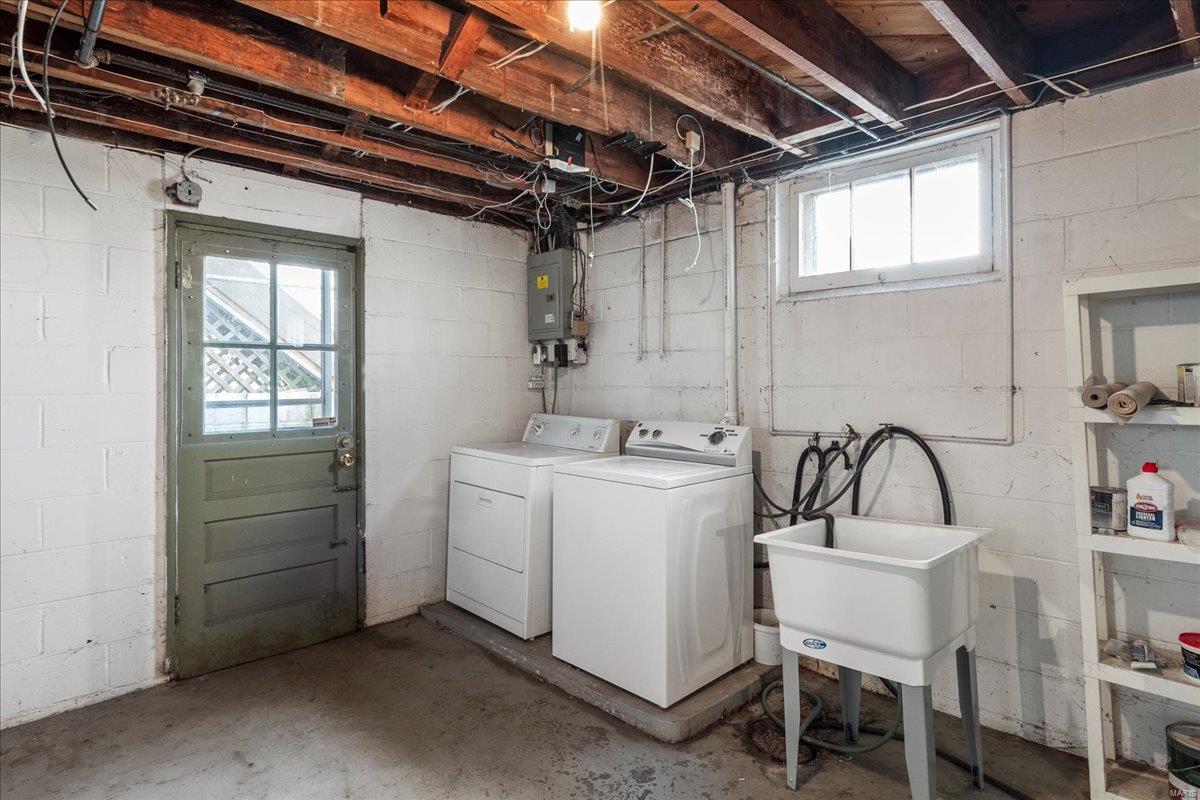 St Louis, Missouri 63117, United States, 3 Bedrooms Bedrooms, ,2 BathroomsBathrooms,Residential,Pending,101363