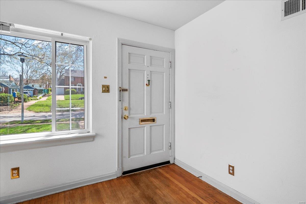 St Louis, Missouri 63117, United States, 3 Bedrooms Bedrooms, ,2 BathroomsBathrooms,Residential,Pending,101363