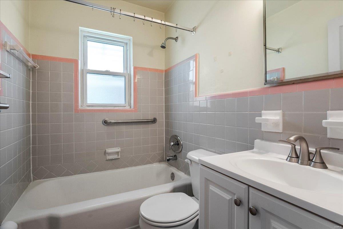 St Louis, Missouri 63117, United States, 3 Bedrooms Bedrooms, ,2 BathroomsBathrooms,Residential,Pending,101363