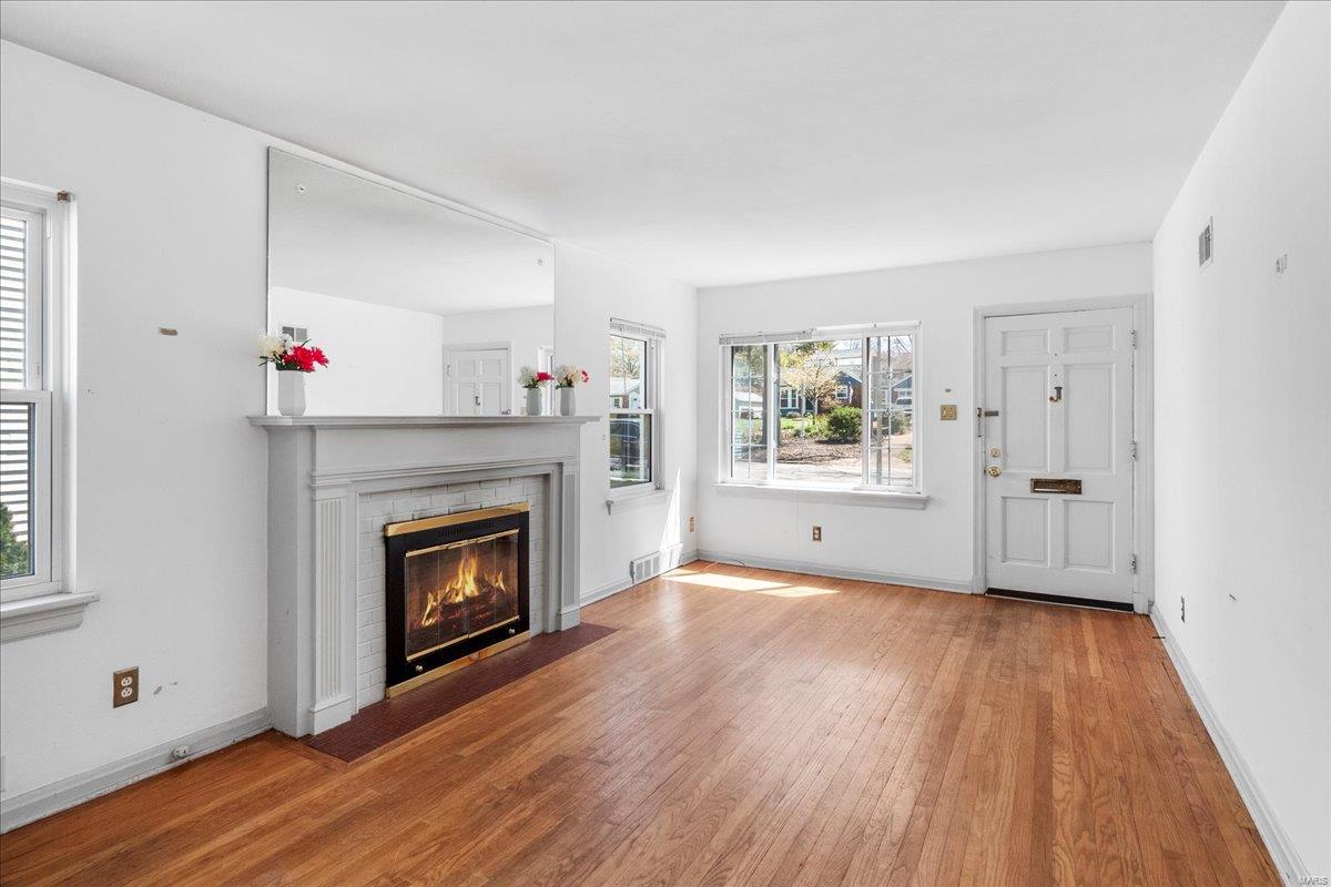 St Louis, Missouri 63117, United States, 3 Bedrooms Bedrooms, ,2 BathroomsBathrooms,Residential,Pending,101363