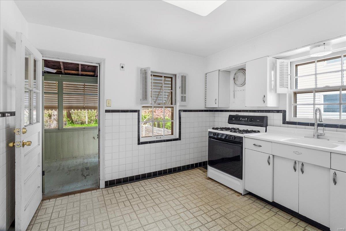 St Louis, Missouri 63117, United States, 3 Bedrooms Bedrooms, ,2 BathroomsBathrooms,Residential,Pending,101363