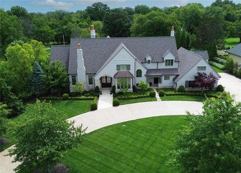 Photo of 6 Bridle Lane, Frontenac, MO 63131 (MLS # 24021075)