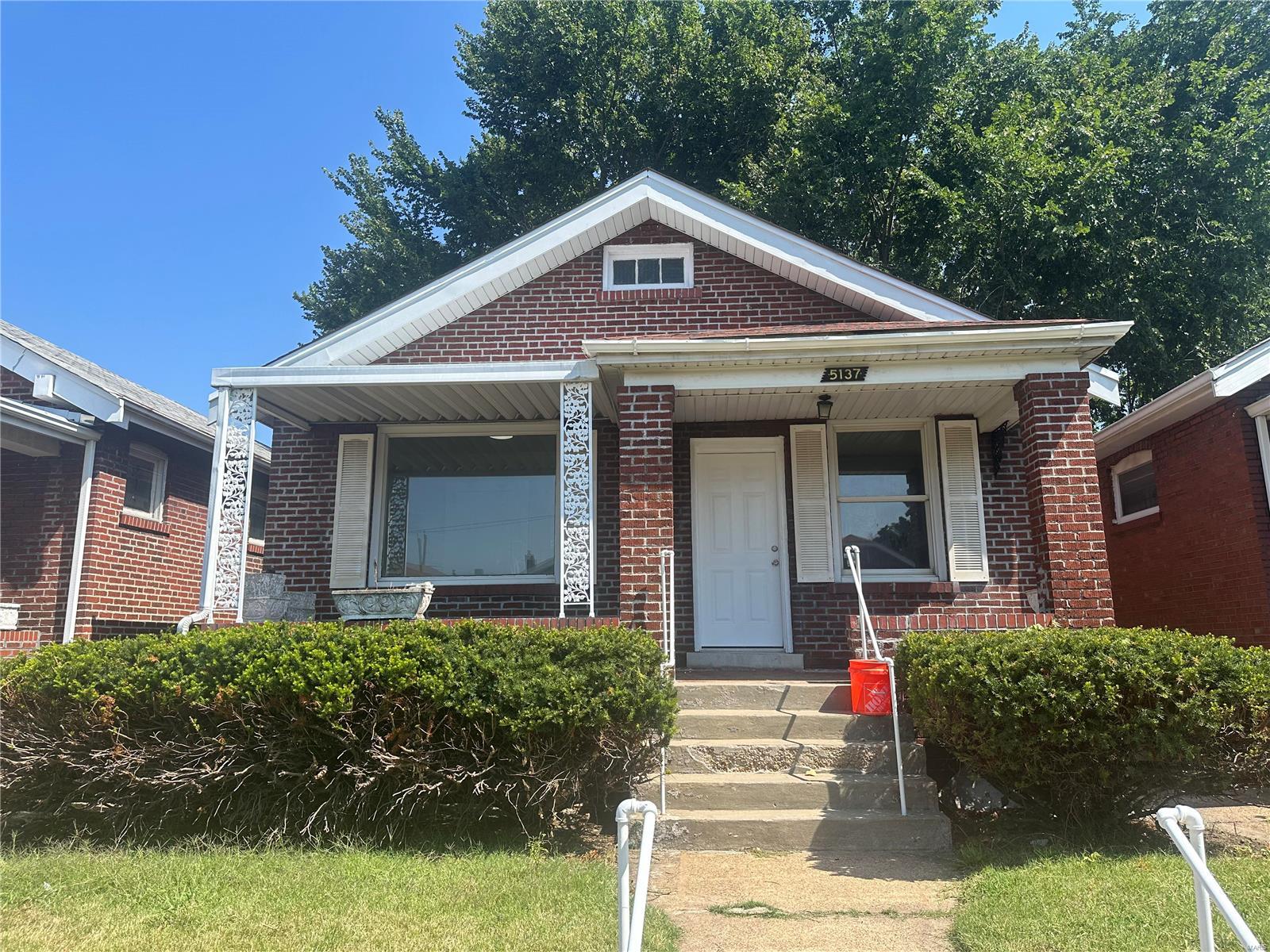 Photo 2 of 13 of 5137 Ashland Avenue house