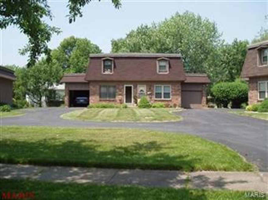 Nice, clean move in condition, many updates.   and finished basement. Location: End Unit