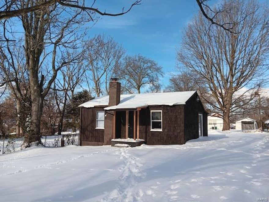 Great investment opportunity! All utilities are turned off. Clean and dry.  Basement and attic with storage space. Great size lot.Ready for your future endevours.