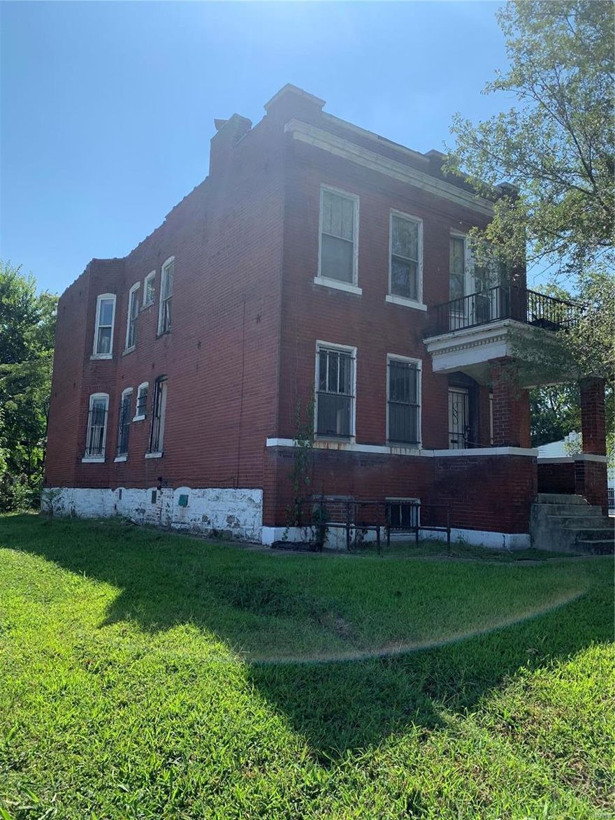 Schedule your showing today for a tour of 4138 West Belle Place, located in the Vandeventer neighborhood. 4138 West Belle is centrally located and near local Universities, nightlife, and family attractions. The property is suitable for investors and creative minds! Be sure to drive around the neighborhood. You'll notice several rehabs, lots of stunning architectural character, parks, and beautiful landscapes. Seller will not provide any warranties or inspections. This is an As-Is sale.