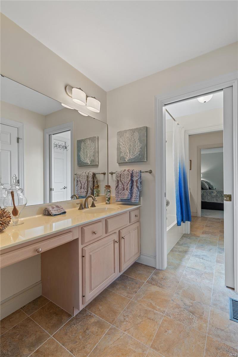 Manors Of Town & Country Bristol Manor - Residential