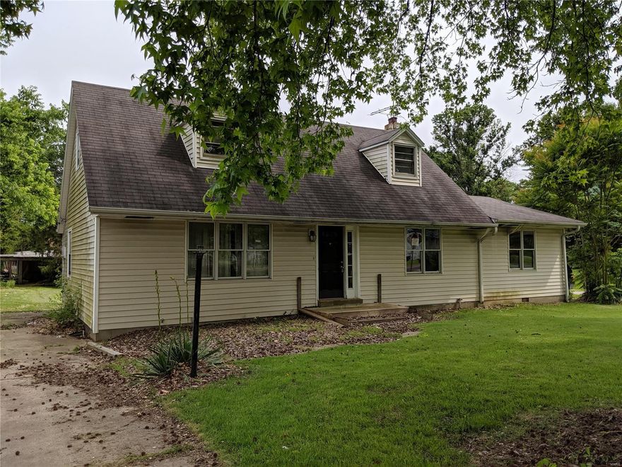 *** SELLER FINANCING AVAILABLE***  $15000 down and $795 monthly payment for principle and interest.
This home needs rehabbed but has so much potential! You need to come and walk the house to see what you can do with almost 1700 sq ft and huge level yard! 4 beds and 2 baths, all comparable homes in the area are selling much much higher and don't have the square footage this homes has.  This home is not a foreclosure and ready for finishing!
***Seller Financing available on this property!***