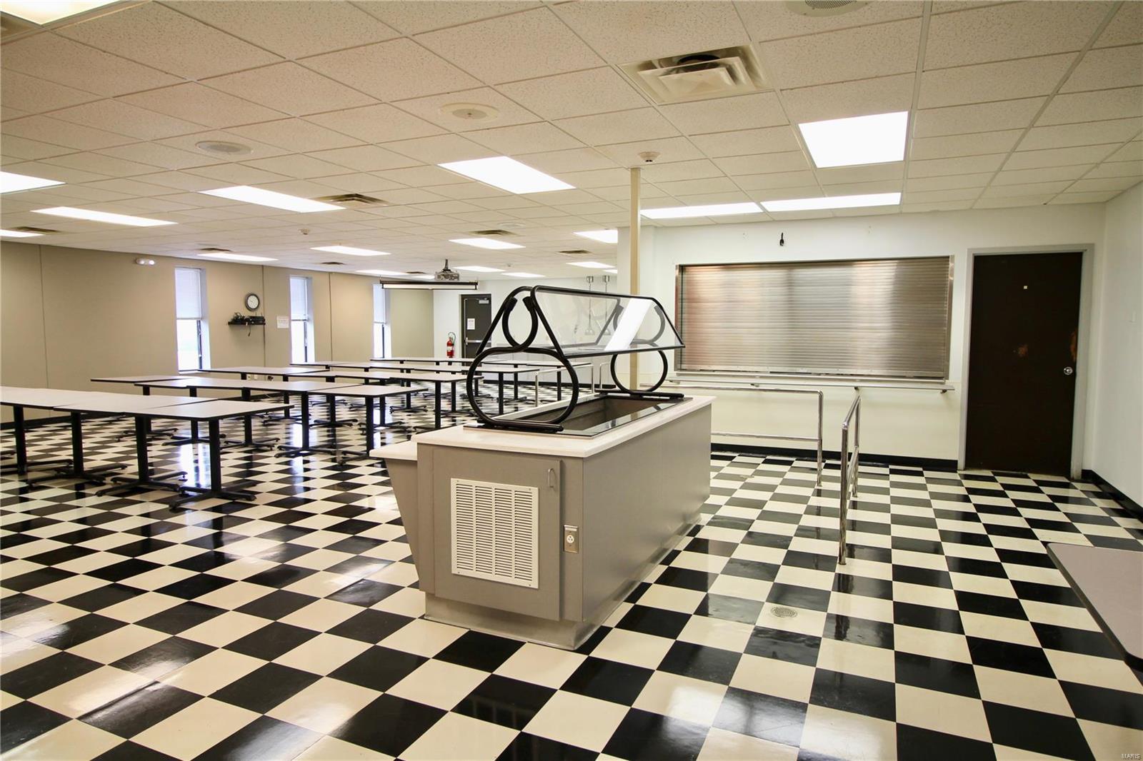 n/a - Commercial Sale