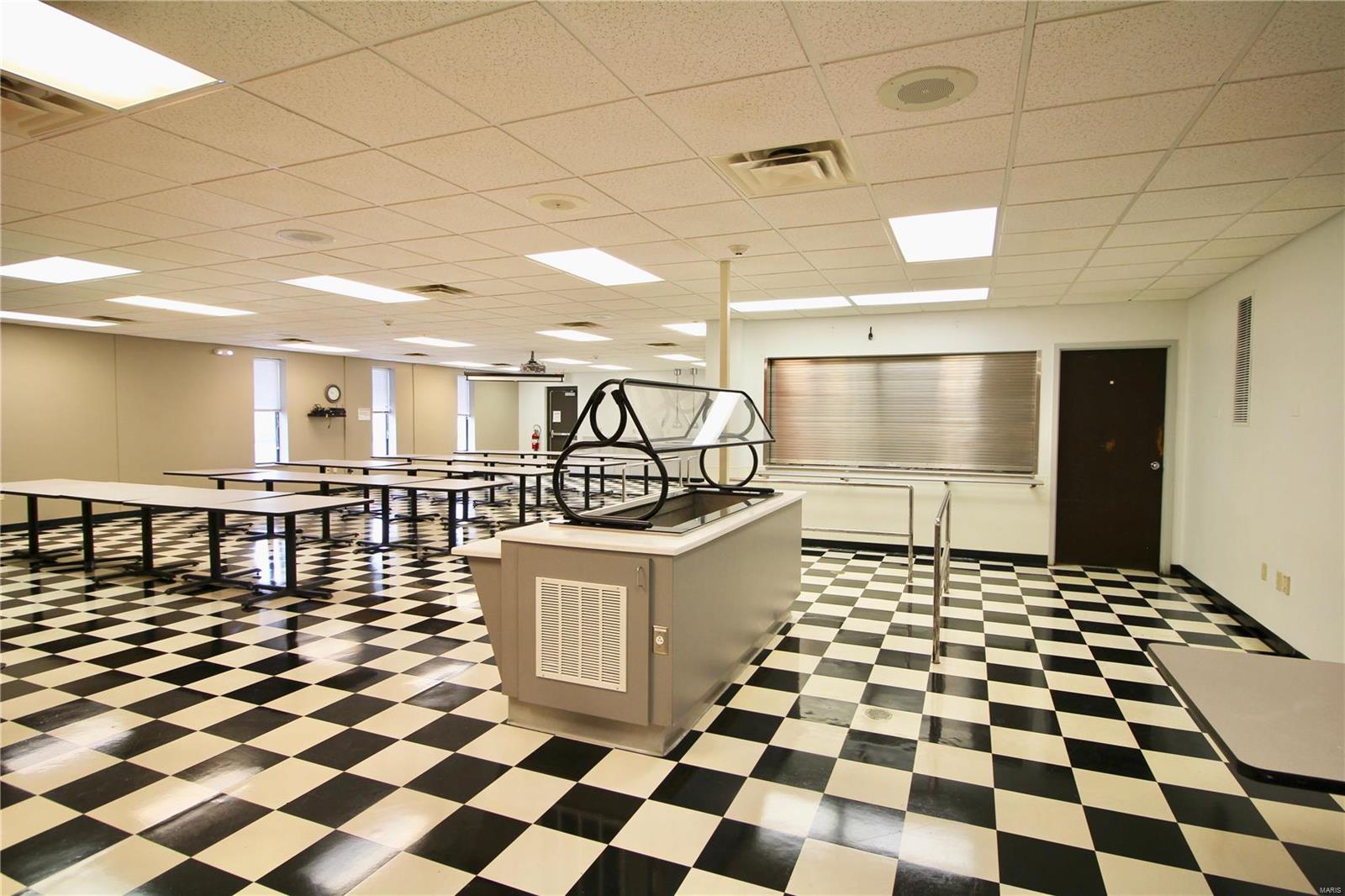 n/a - Commercial Sale