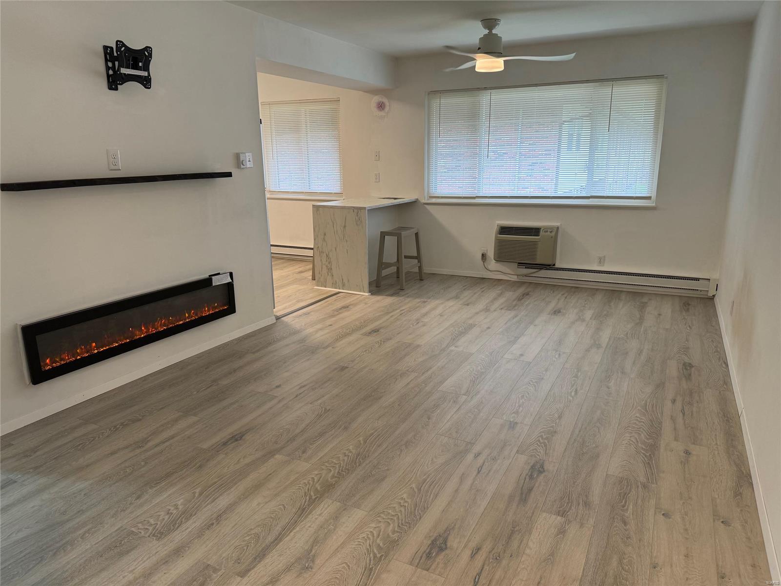 Hazelcrest Condo - Residential