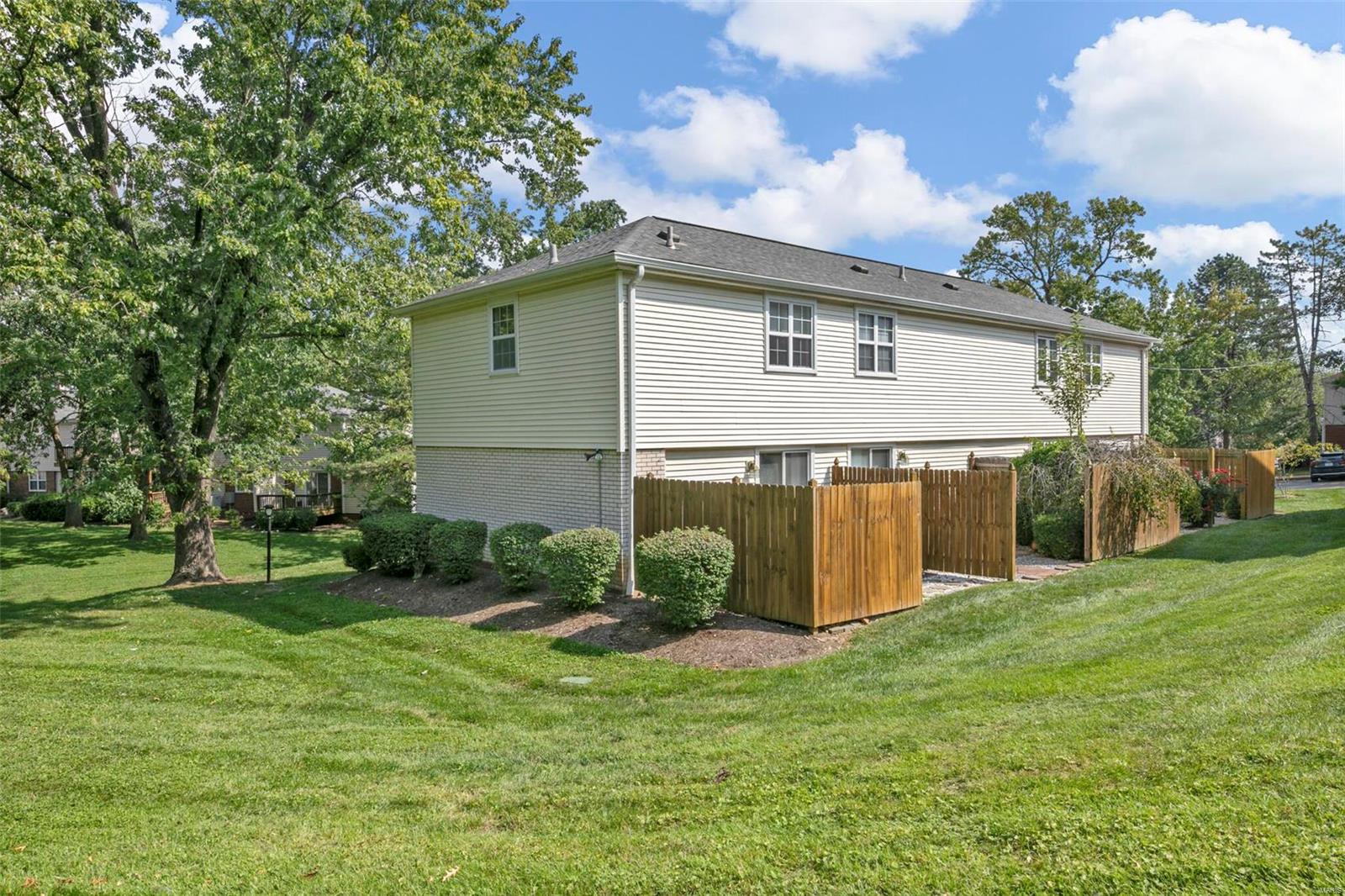 Brentwood Forest Condo Ph Four - Residential