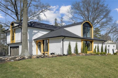 13683 Peacockfarm Road Town and Country MO 63131