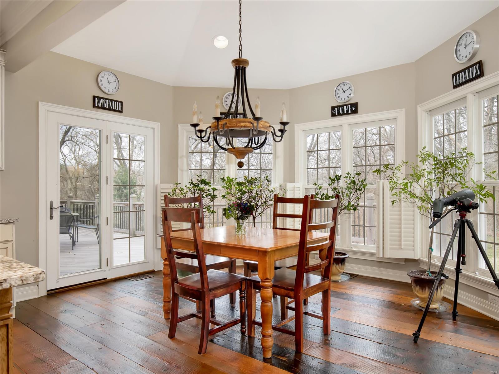 Huntleigh Manor - Residential