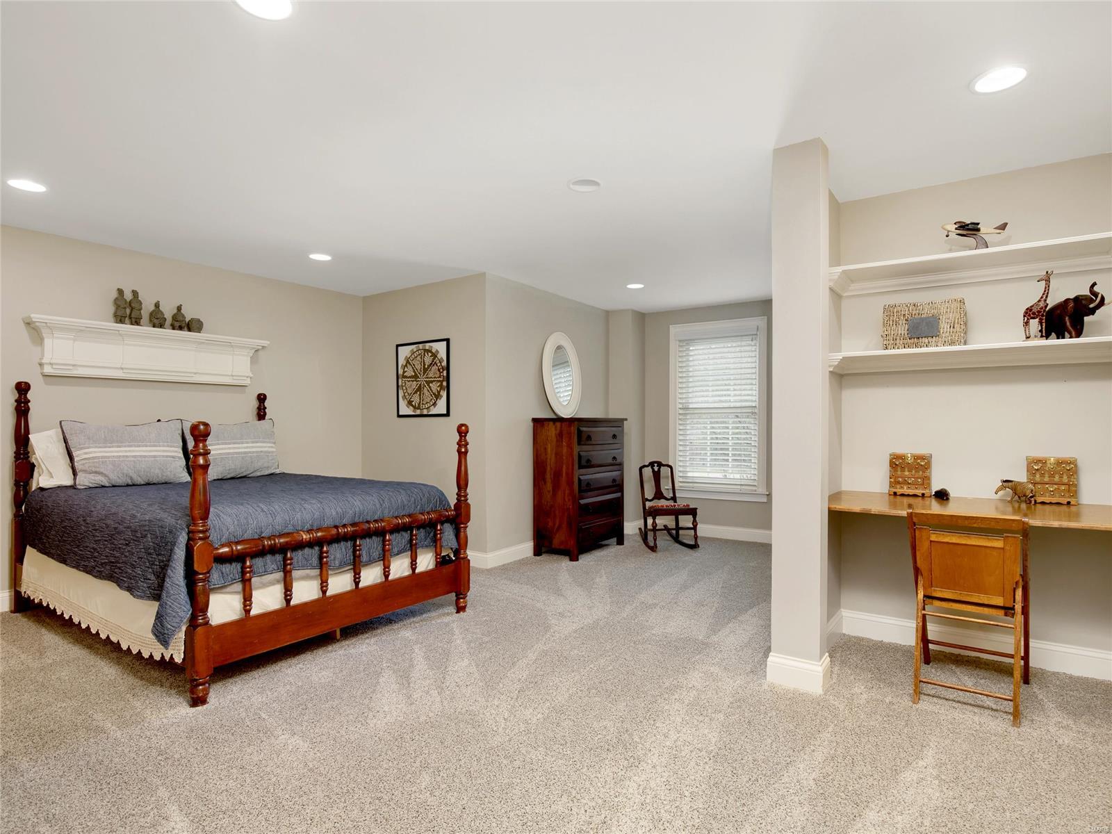 Huntleigh Manor - Residential