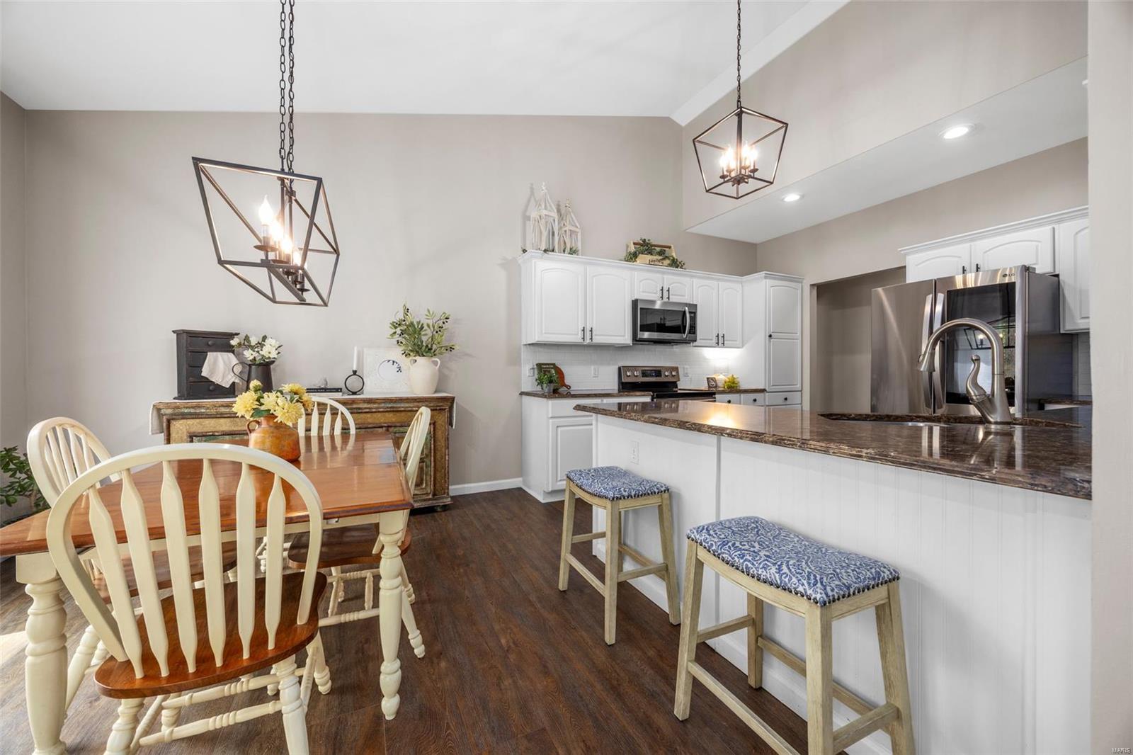 Lake St Louis, Missouri 63367, United States, 5 Bedrooms Bedrooms, ,3 BathroomsBathrooms,Residential,Pending,112455