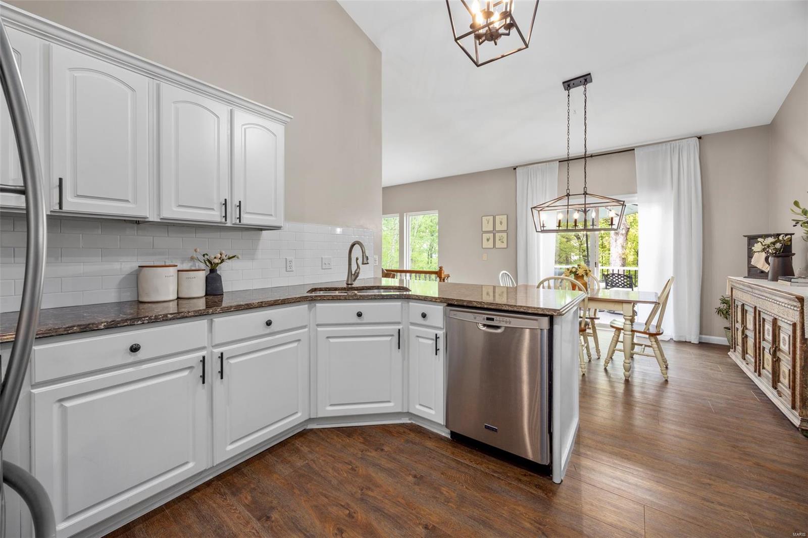 Lake St Louis, Missouri 63367, United States, 5 Bedrooms Bedrooms, ,3 BathroomsBathrooms,Residential,Pending,112455