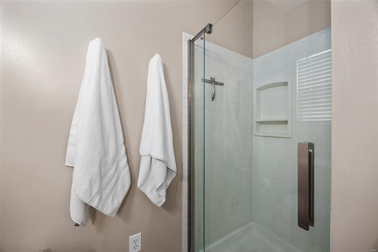 Lake St Louis, Missouri 63367, United States, 5 Bedrooms Bedrooms, ,3 BathroomsBathrooms,Residential,Pending,112455