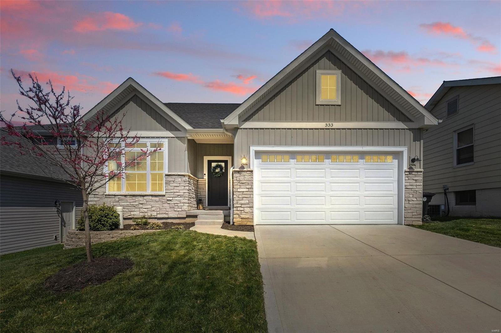 Kirkwood, Missouri 63122, United States, 5 Bedrooms Bedrooms, ,4 BathroomsBathrooms,Residential,Pending,100505