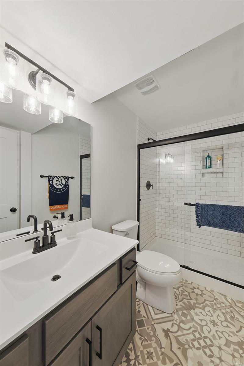 Kirkwood, Missouri 63122, United States, 5 Bedrooms Bedrooms, ,4 BathroomsBathrooms,Residential,Pending,100505