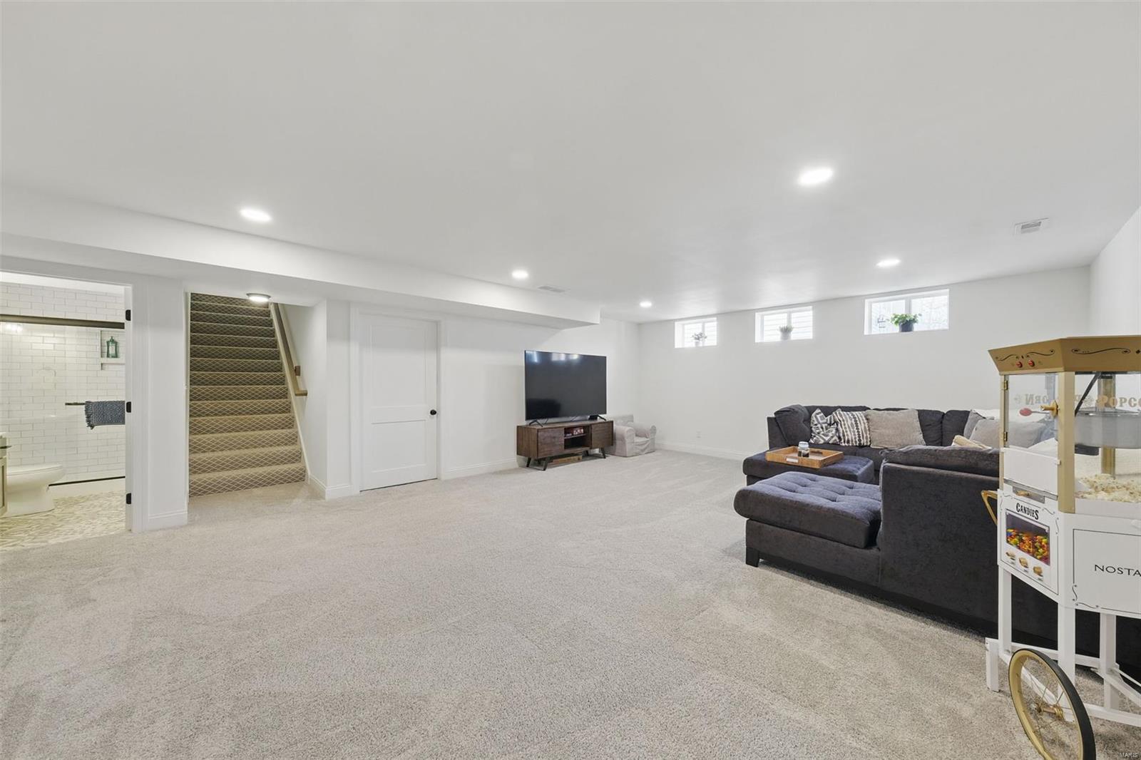 Kirkwood, Missouri 63122, United States, 5 Bedrooms Bedrooms, ,4 BathroomsBathrooms,Residential,Pending,100505