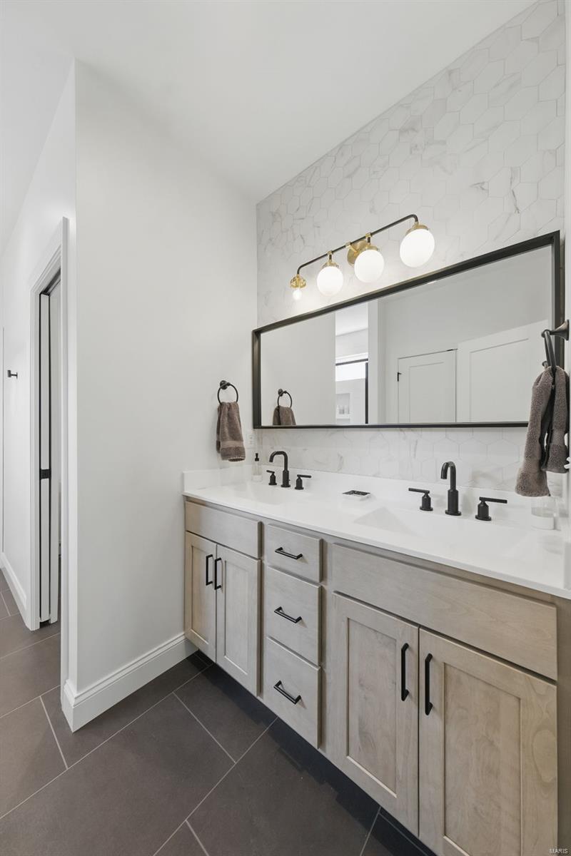 Kirkwood, Missouri 63122, United States, 5 Bedrooms Bedrooms, ,4 BathroomsBathrooms,Residential,Pending,100505