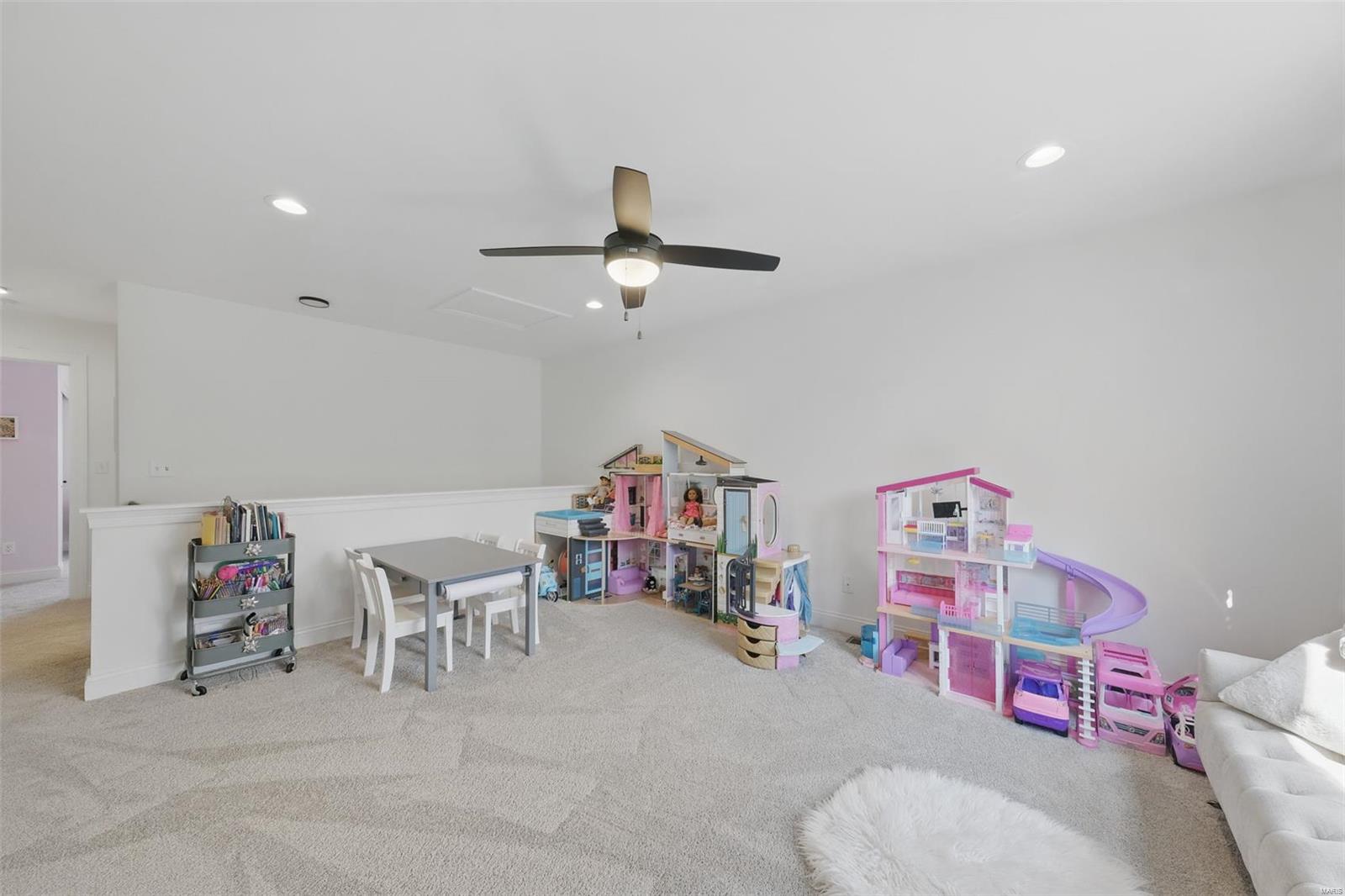 Kirkwood, Missouri 63122, United States, 5 Bedrooms Bedrooms, ,4 BathroomsBathrooms,Residential,Pending,100505