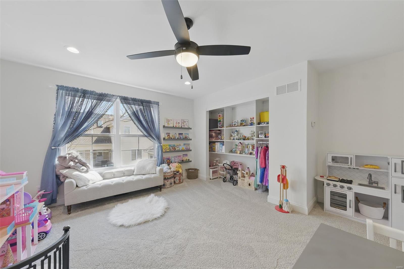 Kirkwood, Missouri 63122, United States, 5 Bedrooms Bedrooms, ,4 BathroomsBathrooms,Residential,Pending,100505