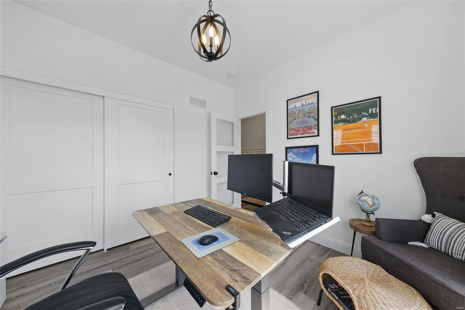 Kirkwood, Missouri 63122, United States, 5 Bedrooms Bedrooms, ,4 BathroomsBathrooms,Residential,Pending,100505