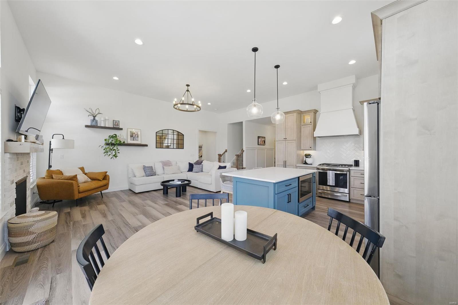 Kirkwood, Missouri 63122, United States, 5 Bedrooms Bedrooms, ,4 BathroomsBathrooms,Residential,Pending,100505