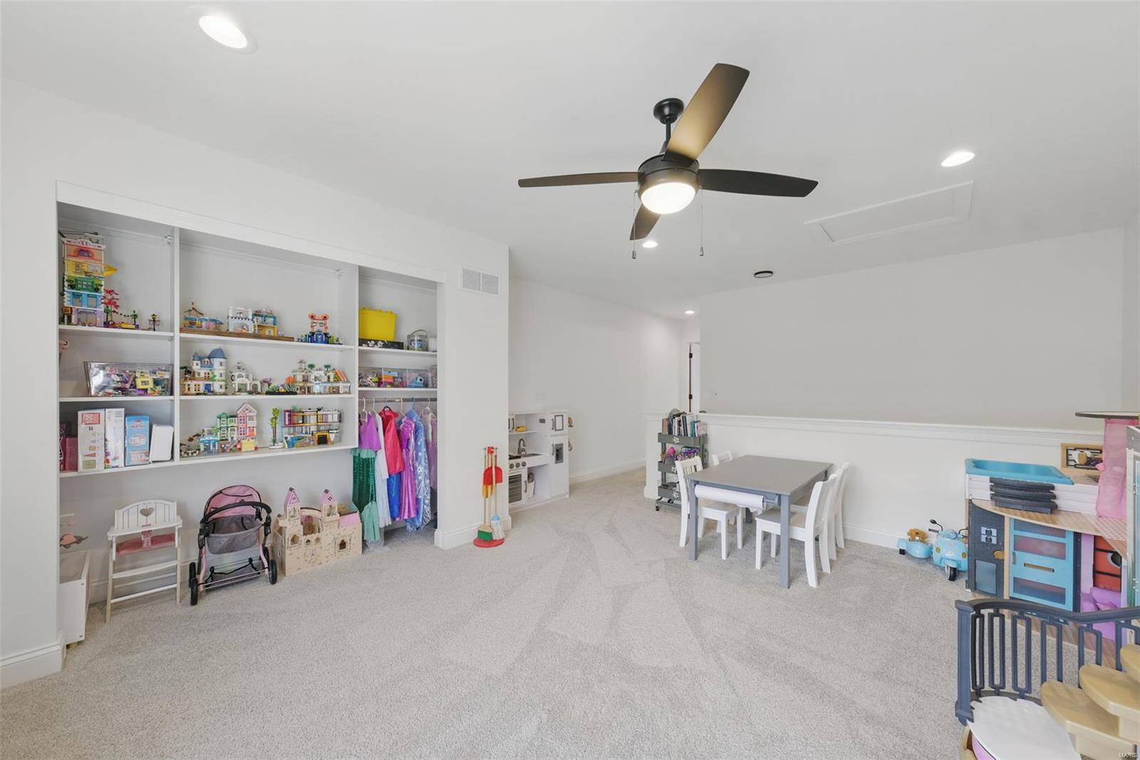 Kirkwood, Missouri 63122, United States, 5 Bedrooms Bedrooms, ,4 BathroomsBathrooms,Residential,Pending,100505