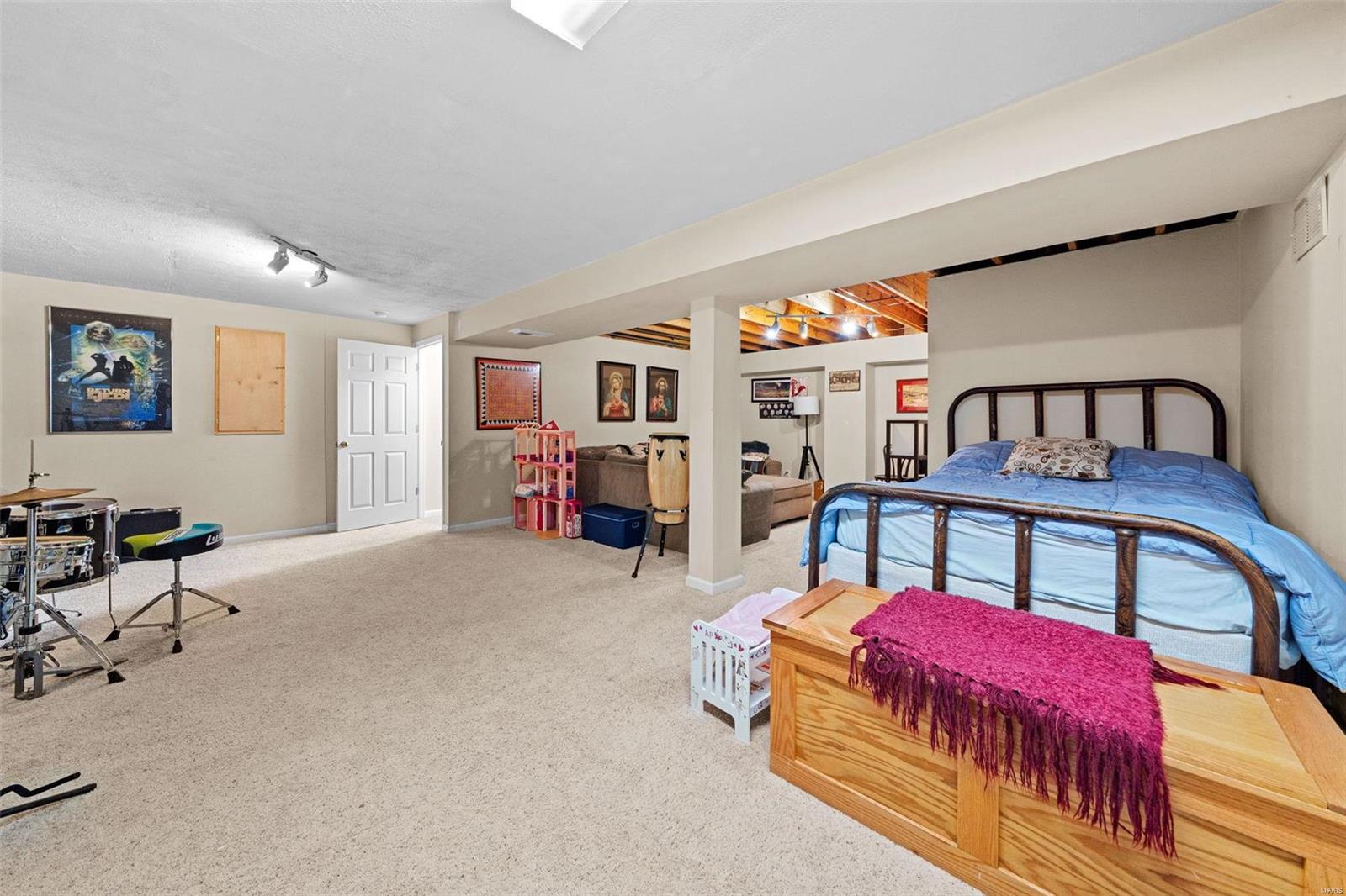 Wentzville, Missouri 63385, United States, 3 Bedrooms Bedrooms, ,2 BathroomsBathrooms,Residential,Pending,85205