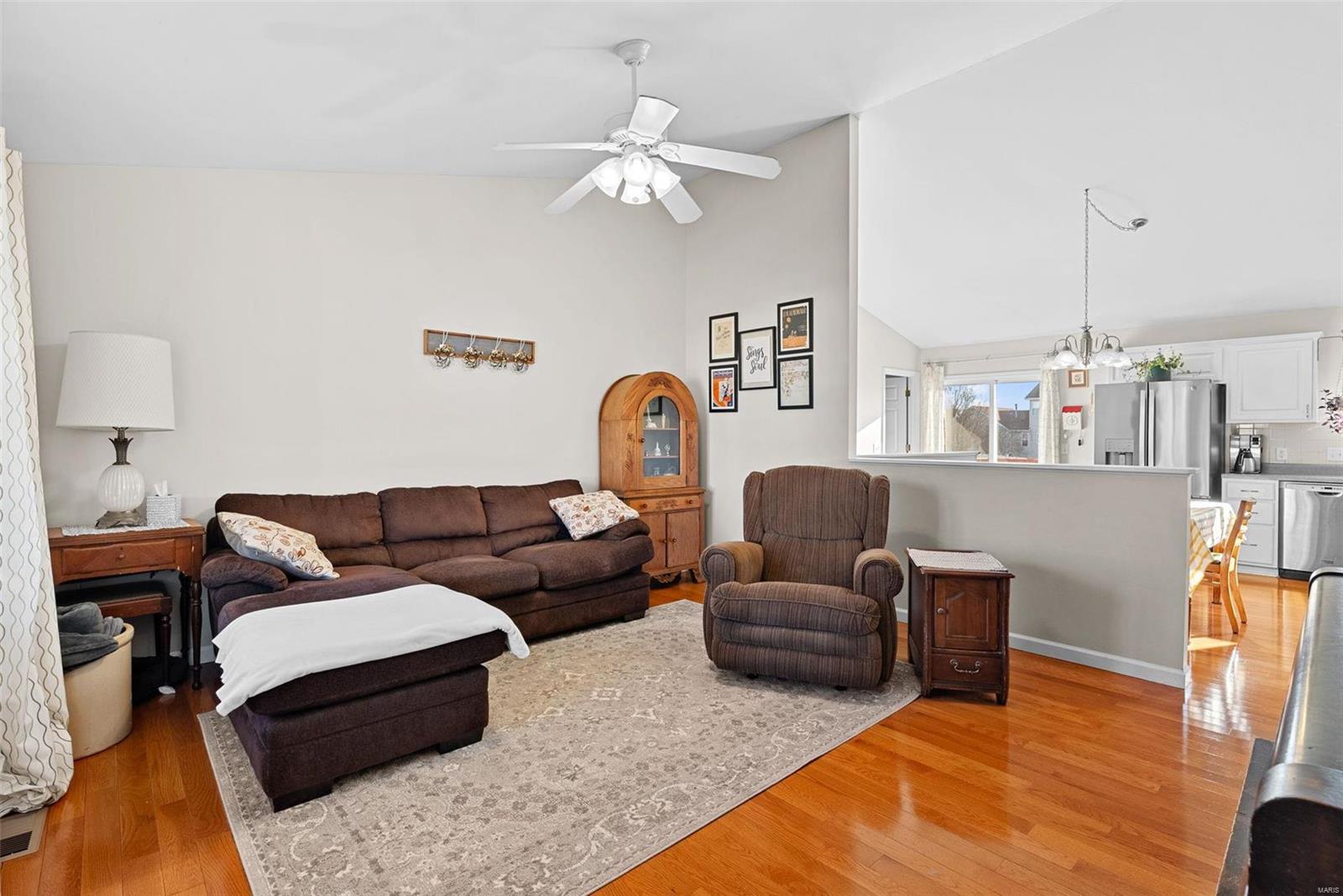 Wentzville, Missouri 63385, United States, 3 Bedrooms Bedrooms, ,2 BathroomsBathrooms,Residential,Pending,85205