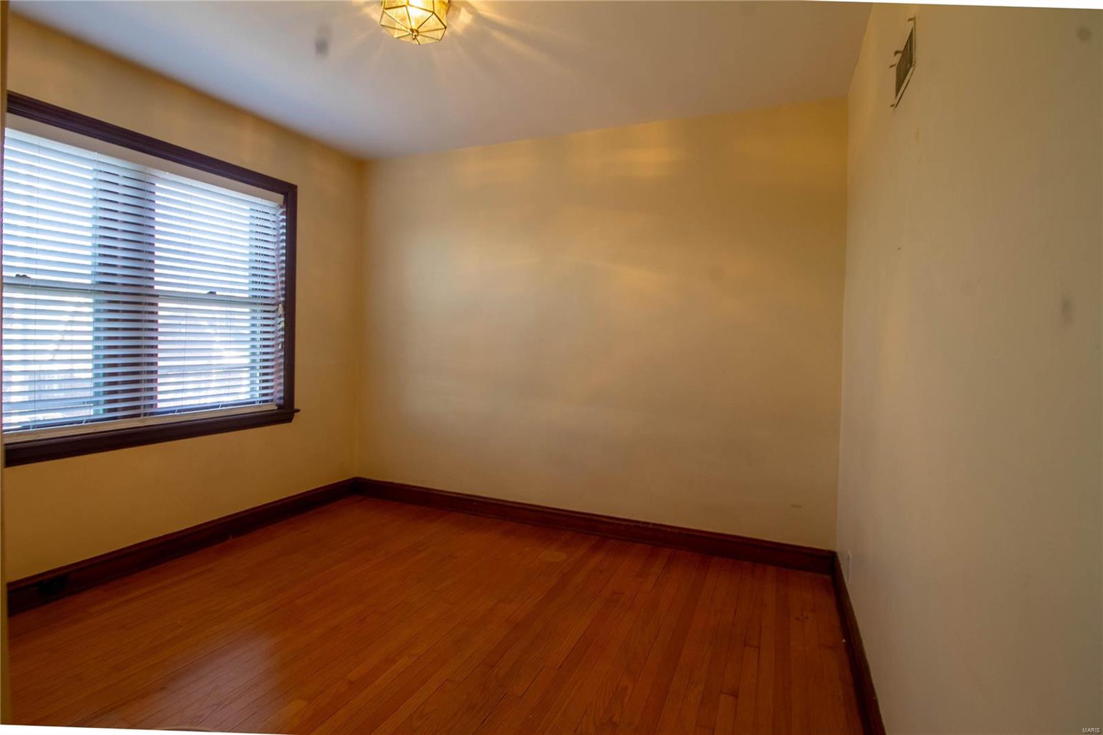 St Louis, Missouri 63116, United States, 2 Bedrooms Bedrooms, ,1 BathroomBathrooms,Residential,Active,26734