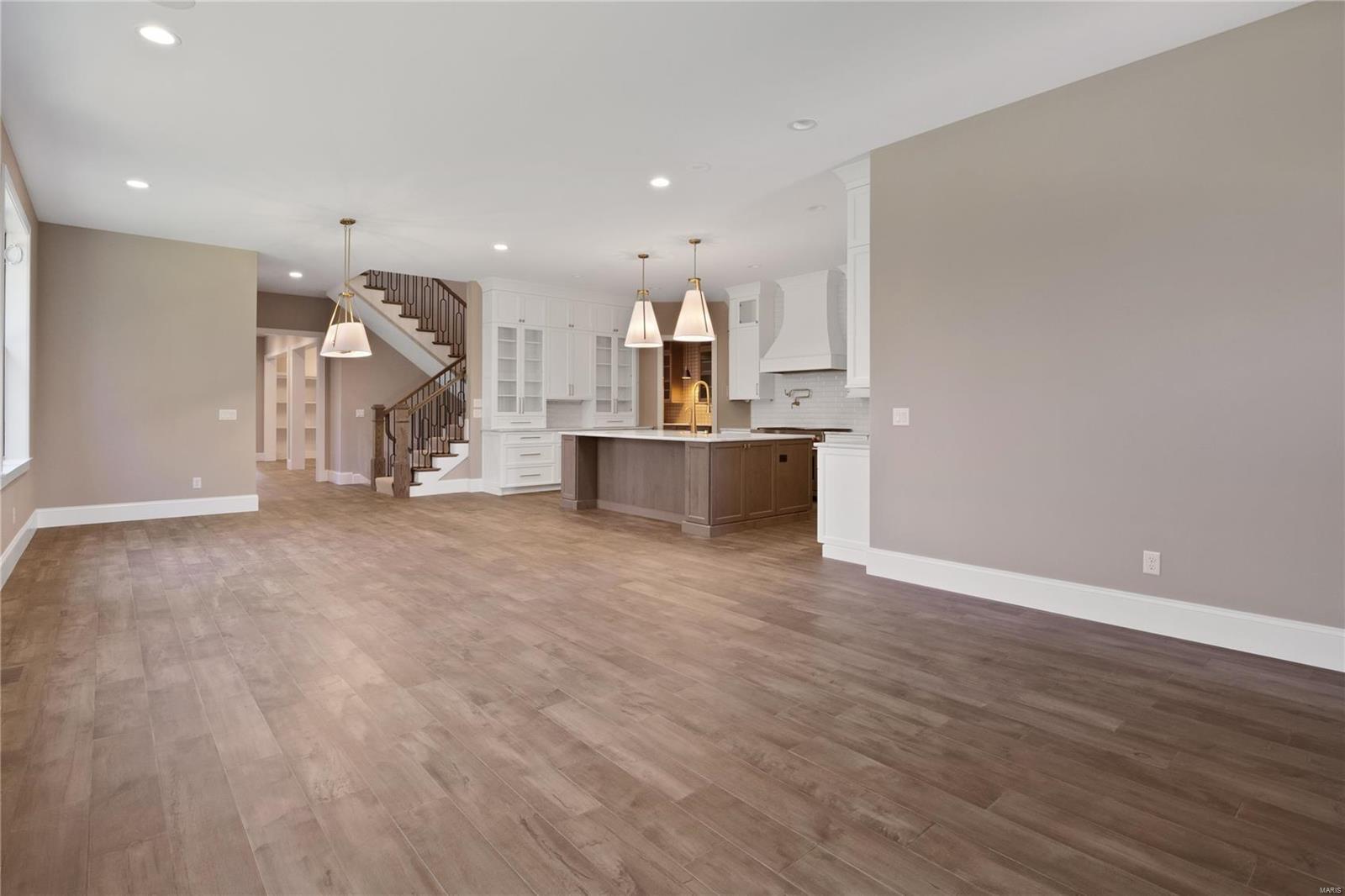 WILLIAMSBURG ESTATES - Residential