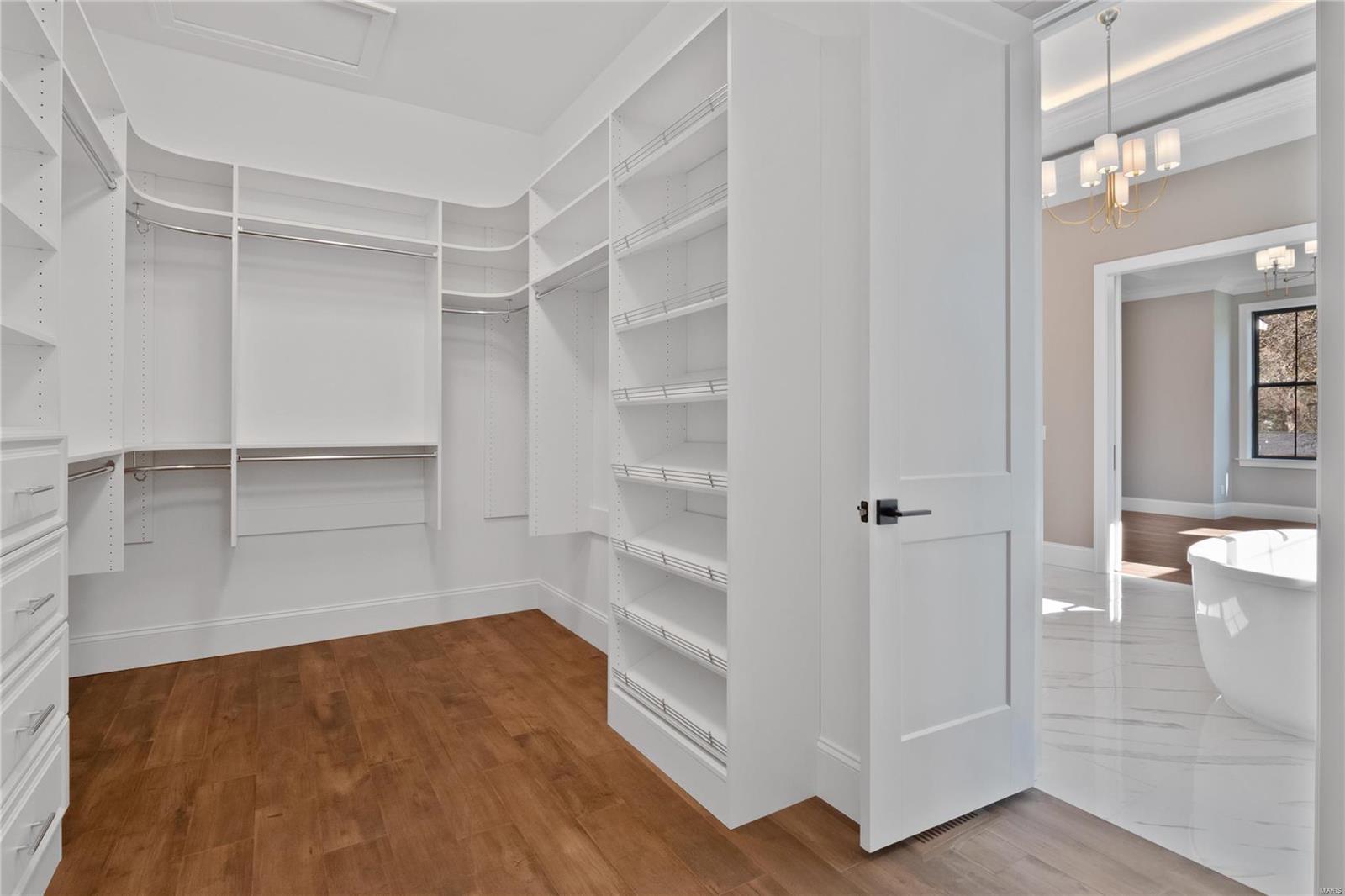 WILLIAMSBURG ESTATES - Residential