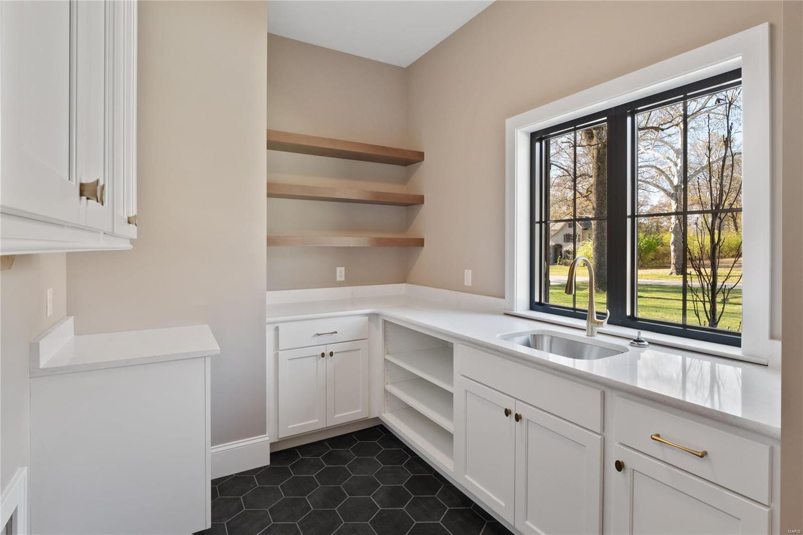 WILLIAMSBURG ESTATES - Residential