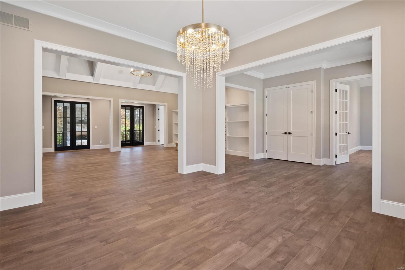 WILLIAMSBURG ESTATES - Residential