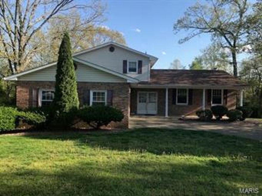 Have you been looking for a affordable home sitting in the middle of the Mark Twain National Forest with low cost utilities, with a great school system and fiber optic internet. You found it. Work from home, run a business out of your home or stay connected with the family from all over the world. The Viburnum Golf and Country Club is just two miles away and hunting and fishing galore in the area. Just 20 minutes to the beautiful Council Bluff Lake and ten Minutes to the beautiful crystal Clear Huzzah River. The clear running Black River is just 20 minutes away and Johnson Shut Ins and Elephant Rocks is less than an hours drive. This well kept home is ready to move in and boast nearly an acre of ground in the city limits. The roof appears to be 10 years old or less with lots of life in it. The brick veneer combined with the vinyl siding will minimize maintaining the exterior and leave more time to enjoy the property. A huge deck accents the back of the home for lots of R&R.