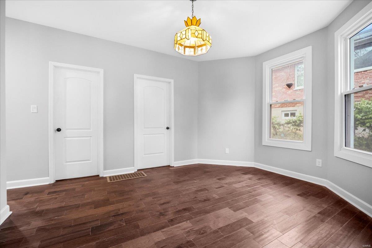 St Louis, Missouri 63119, United States, 3 Bedrooms Bedrooms, ,3 BathroomsBathrooms,Residential,Pending,113897