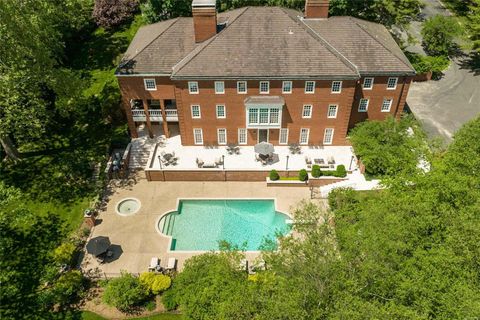 Photo of 950 Tirrill Farms Road, Ladue, MO 63124 (MLS # 23026049)