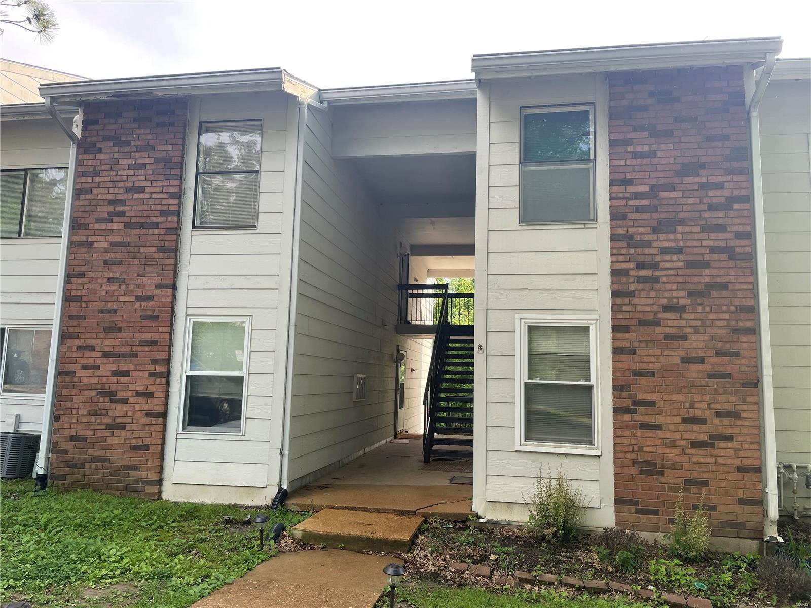 View Florissant, MO 63033 condo