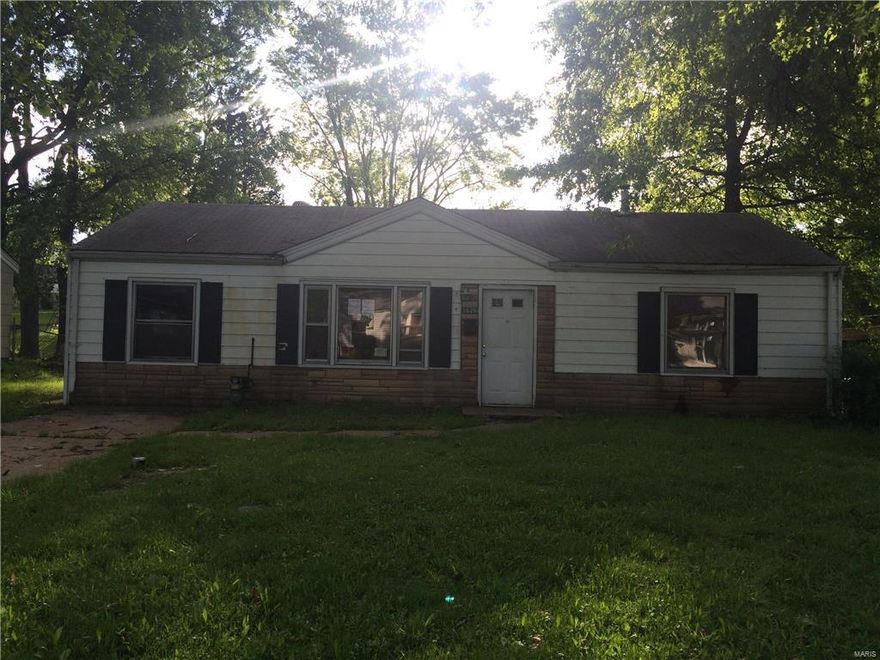 This 2bedroom home has great potential with a large floor plan and a large, level back yard. Off street parking and conveniently close to parks , schools and shopping. Please refer to HUD website for the most recent bidding period details and information. Property being sold AS IS. All utilities are turned OFF. Please use discretion when showing and bring a flashlight. Case # 292-406647. FOR UTILITY TURN ONS, APPROVAL MUST BE GRANTED IN ADVANCE FROM HUD’S FIELD SERVICE MANAGER. IN CASES WHERE PLUMBING DEFICIENCIES EXIST, APPROVAL FOR WATER TURN-ON MAY BE DENIED SpecialListingConditions: Foreclosure