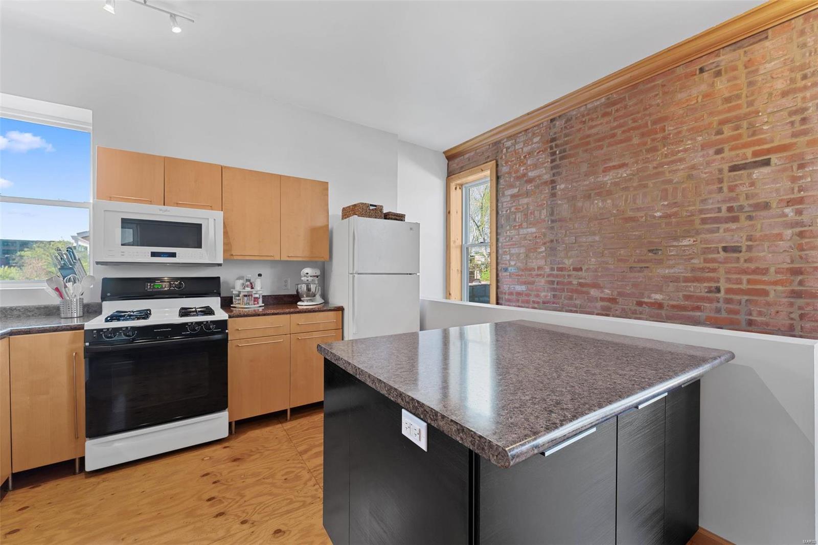 Benton Park West - Commercial Sale