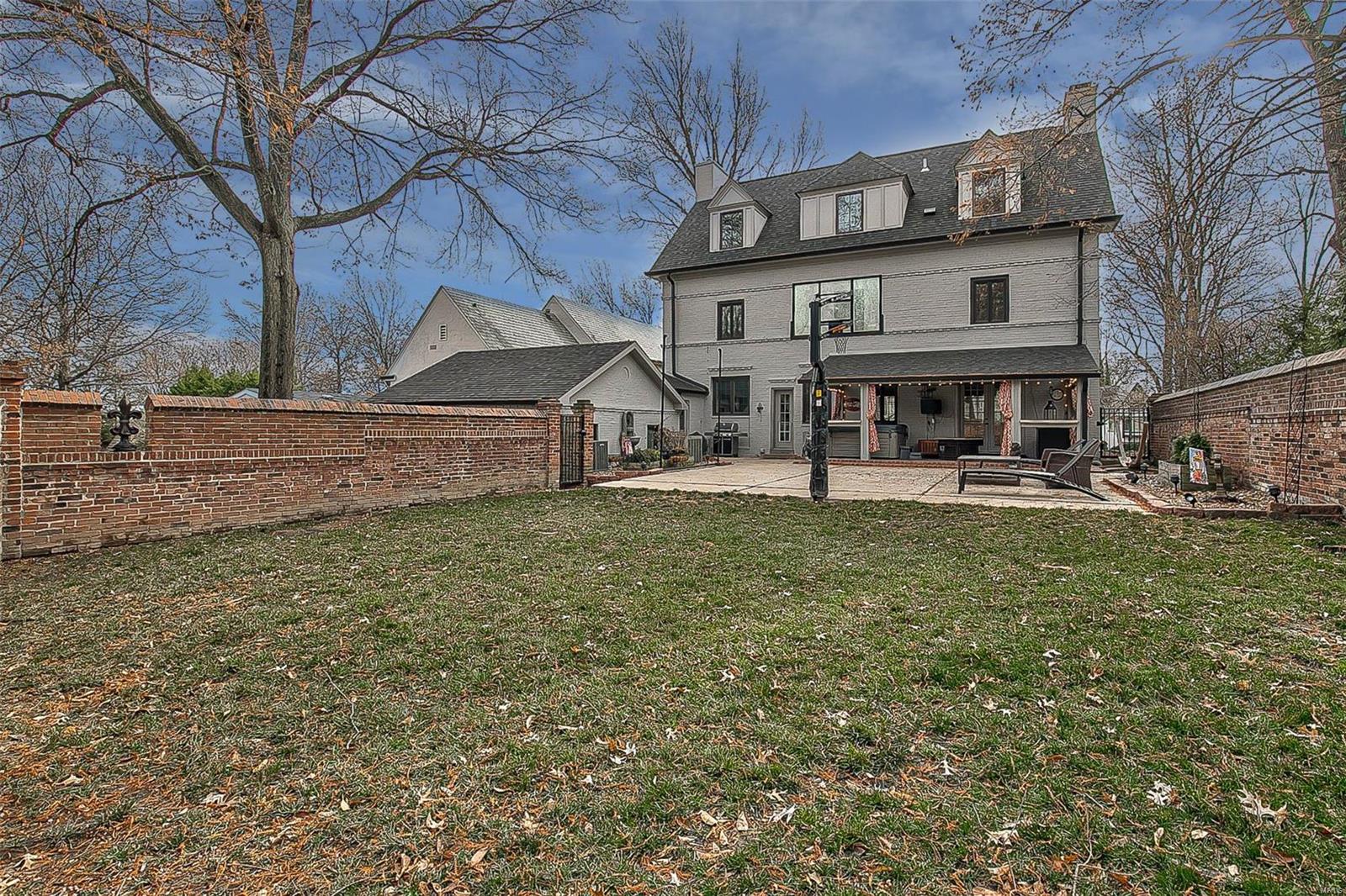 Country Club Place - "Polo" - Residential