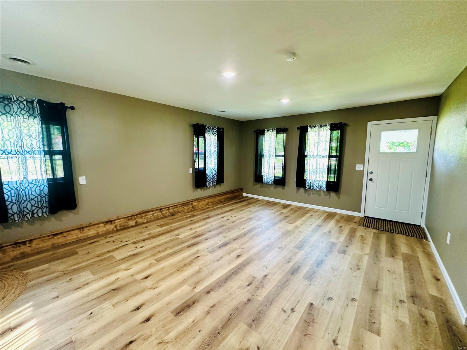 Photo 5 of 28 of 220 E Highway B house